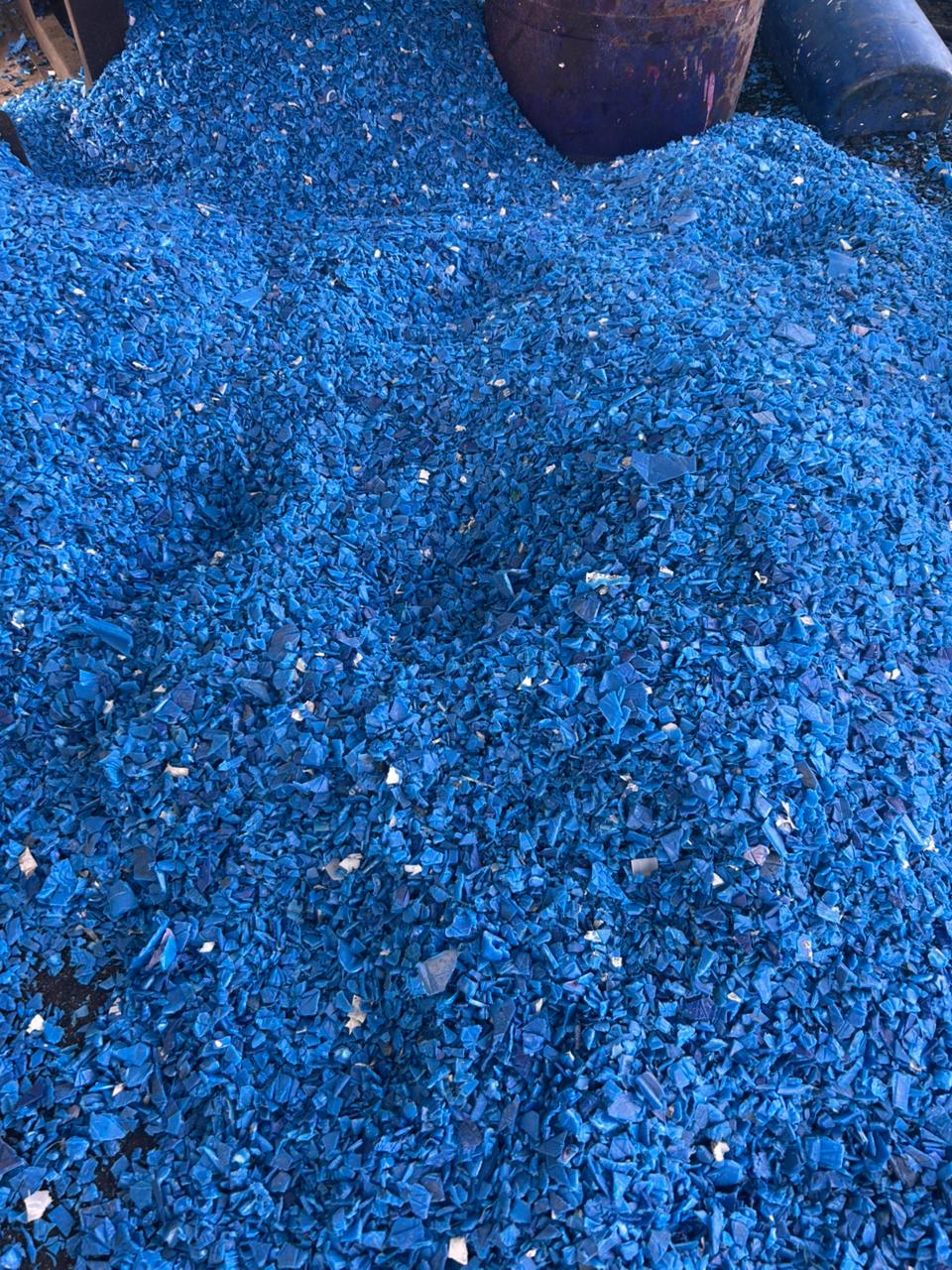 HDPE blue drum cutting chips regrind pile